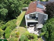 Einfamilienhaus in ruhiger Lage mit Schwimmhalle, modernisierter Heizungsanlage und Photovoltaik - Solingen (Klingenstadt)