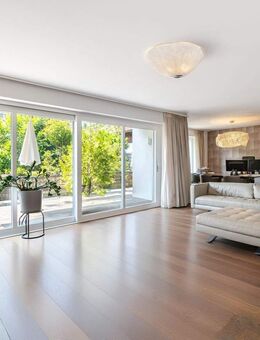 Klassische Ästhetik: Stilvolles Einfamilienhaus mit naturnah gestaltetem Traumgarten - Grünwald