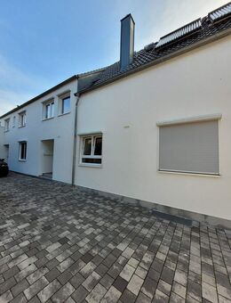 Hochwertiges 3-Parteienhaus mit riesiger Garage und vielen Luxusextras - Bietigheim