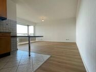 Teilsanierte & renovierte 2-Zimmer-Wohnung mit EBK und Balkon - Bocholt