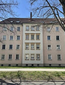 Vermietete 3-Raumwohnung mit Balkon, Tageslichtbad u. Stellpl. in Zwickau! - Zwickau