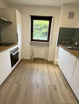 Kernsanierte 2,5-Zi-Wohnung mit EBK, Balkon und Garage in Neckargemünd - Neckargemünd