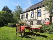 Familien gesucht ! Großzügige 5-Zimmer-Dachgeschosswohnung mit großem Garten zum Spielen in Hevensen - Hardegsen