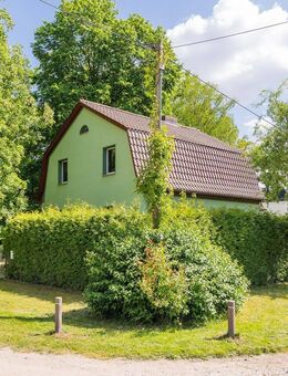 Mit Keller, Lager-/Werkstatt-Nebengebäude, Einbauküche, Balkon uvm.: Einfamilienhaus in Rehfelde - Rehfelde