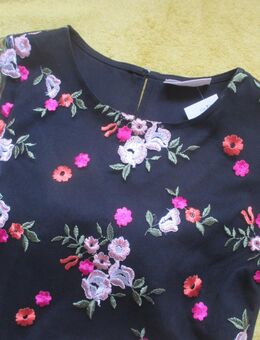 NEU mit Etikett * Blumen * Blüten * Flower * Stickerei * Mesh * Tüll * Kleid "CARTOON" Gr. 36/ S * schwarz * bunt * - Riedlingen