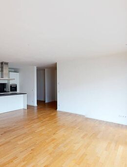 Moderne 3-Zimmer-Wohnung mit 2 Bädern und Balkon - Frankfurt (Main)