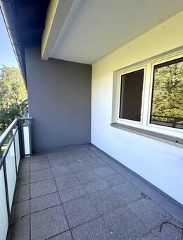 Wir haben saniert // helle 3 Zimmer Wohnung mit Balkon - Duisburg