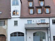 Hersbruck Innenstadtlage: Charmante 2-Zimmer-Wohnung für junge Leute im DG mit kleinem Wintergarten - Hersbruck