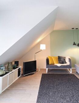 Renovierte Dachgeschosswohnung in Husum - sofort bezugsfrei mit Stellplatz und Glasfaseranschluss - Husum (Schleswig-Holstein)