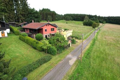 Einfamilienhaus in einem beschaulichen Eifeldorf, umgeben von Wäldern