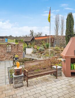 ????4 Einheiten /Einfamilienhaus und 3 Mietshäuser / Parkähnlicher Garten/große Garage/ LAGERFLÄCHEN - Hungen