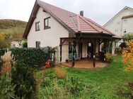 Feldrandlage mit traumhaftem Blick auf die Weinberge! Ein- bis Zweifamilienhaus in Erlenbach - Erlenbach