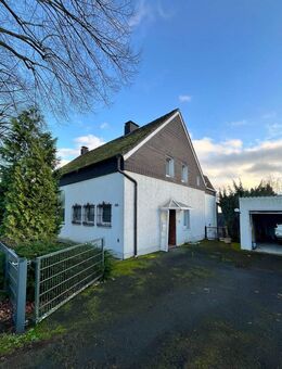 Wohnhaus mit Doppelgarage und Stellplätzen - Dortmund