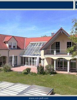 Wohnjuwel mit großzügigem Garten, privatem Pool und stilvoller Architektur - Eckental