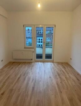 Helle 2 Zimmerwohnung mit Wohnküche und 2 Balkonen - Köln