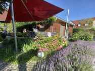 Attraktives Einfamilienhaus mit schönem Garten und Pool - Erdweg