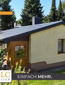 **Wohnen, wo andere Urlaub machen - Bungalow mit Wintergarten im Seengebiet** FALC Immobilien** - Heidesee