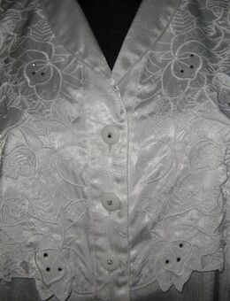 NEU * ORIGINAL * Granny * Romantik * VINTAGE * 3D Blüten * Flower * Stickerei * Glitzer * Swarovski * Strass * Kristalle * Steine * Seiden Satin * Bluse "Dorette" Gr. 40- 42/ M * weiß * - Riedlingen