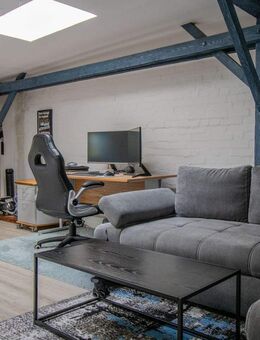 Investition in Toplage: Stilvolle 3-Zimmer-Dachgeschosswohnung in Winterhude - Hamburg