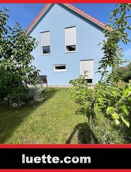 Wir freuen uns, Ihnen ein attraktives freistehendes Einfamilienhaus in beliebter Lage, sonnige Sackgassenlage anzubie... - Görwihl