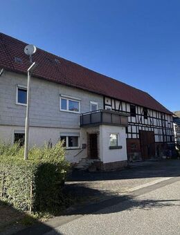 Ländliches Einfamilienhaus mit viel Platz und Potenzial in Bad Emstal-Balhorn - Bad Emstal