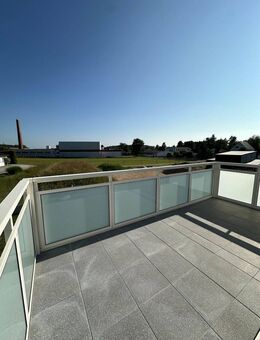 Moderne 3 Zimmer Wohnung mit unverbautem Ausblick, Glasdesign & Einbauküche - Kemnath