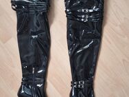 Overknee Stiefel Lack schwarz mit Schnallen, Reißverschluss und Absatz / Größe 46 !!! / NEU - Marl (Nordrhein-Westfalen)