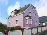 Gemütliches Einfamilienhaus mit schönem Grundstück und zusätzlichem Bauplatz in Ortsrandlage von Langenhahn - Langenhahn