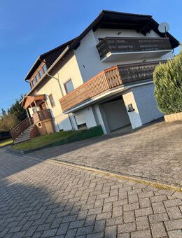 Obergeschosswohnung mit Balkon und Blick ins Grüne - Meudt