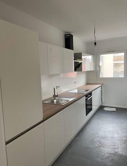 Moderne 4-Zimmer Wohnung mit EBK und Terrasse - Nürnberg