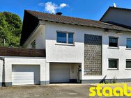 1-FAMILIENHAUS MIT EINLIEGERWOHNUNG IM DACHGESCHOSS - GARAGEN UND GARTEN - Glattbach