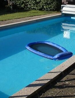 Sehr große ruhige Garten- und Pool-Wohnung mit Einbauküche, Garage, Kamin, Terrasse und Partyraum! - Hameln