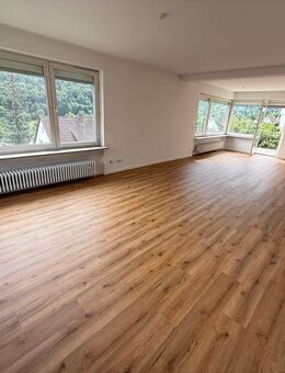 * HALBHÖHENLAGE IN S-ROHRACKER * Schöne 3,5-Zi.-Whg. * große Terrasse * tolle Aussicht * Pkw-Stpl. - Stuttgart
