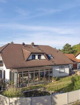 Modernisiertes Familiendomizil mit Einliegerwohnung, Wintergarten und Pool - Halle (Saale)