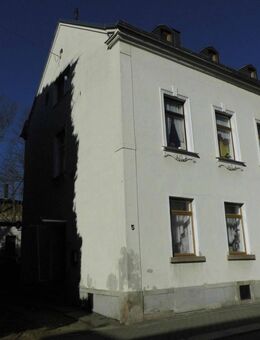 Größtenteils saniertes 3-Familienhaus mit Grundstück, Garage und Nebengebäude in ruhiger Stadtlage von Netzschkau zu ... - Netzschkau