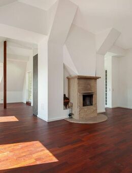 Stilvoll modernisierte Dachgeschosswohnung mit Kamin und Blick über den Bürgerpark Pankow - Berlin