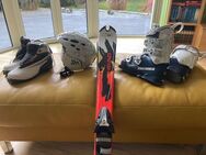 Skier, Skischuhe, Skihelm, LL-Schuhe - Ansbach