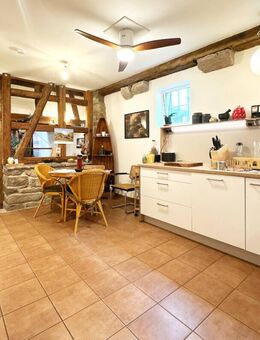 Fachwerkflair auf 3 Etagen: 3-Zimmer-Wohnung mit Balkon, Terrasse und dem Gefühl vom eigenen Haus - Gerlingen