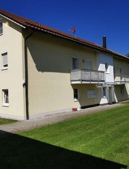 Stadt Osterhofen: Mod. 2 Zim. ETW mit Balkon u. Außenstellplatz in herrl. Ortsrandlage - Osterhofen