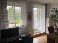 3-Zimmer-Wohnung mit Einbauküche, großem Balkon nach Süden und PKW-Stellplatz in bester Wohnlage (Wasserturmgebiet) v... - Reichenbach (Vogtland)