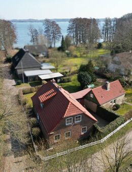 Traumhaftes Anwesen mit Stall und Koppeln am See- Perfekt für Pferdefreunde - Nehmten