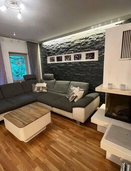 Großzügige Maisonette-Wohnung 5 Zi. mit Reiheneckhaus-Charakter und Garten mit Privatsphäre - Nürnberg