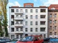 2 Zimmer mit *Balkon*: Gründerzeit-Wohnung im beliebten Friedrichshain - nahe Volkspark! - Berlin