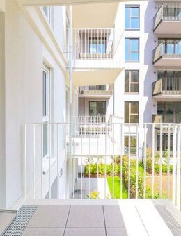 Lichtdurchflutetes Wohnambiente mit Balkon und moderner Einbauküche - großzügig und elegant wohnen - Frankfurt (Main)