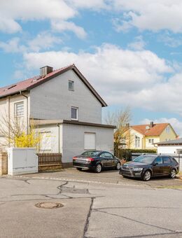 Zweifamilienhaus mit ELW als Kapitalanlage oder Eigenbedarf - Großes Wohnen in ruhiger Atmosphäre - Wackersdorf