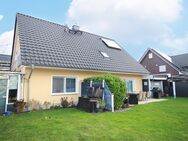 Ihr neues Zuhause: Stilvolles Einfamilienhaus mit barrierefreier Einliegerwohnung und großem Garten - Sehnde