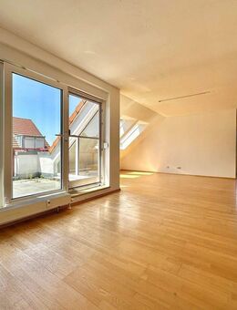 N-Reichelsdorf ~ Sonnige 3-Zi Dachterrassenwohnung ~ Einbauküche ~ TG Stellplatz ~ zwei Bäder ~ Dachboden uvm. - Nürnberg