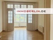IMMOBERLIN.DE - Spitzenlage! Wunderschön restaurierte Altbauwohnung mit attraktivem Grundriss + Balkon im Stadtzentrum - Luckenwalde