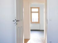 Bezugsfrei: sanierungsbedürftige 3 Zimmer Wohnung mit Balkon - Berlin