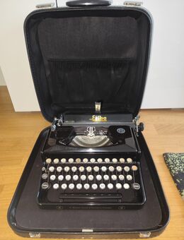 Nostalgische Schreibmaschine - Erika 5 im Koffer - Leipzig Südost